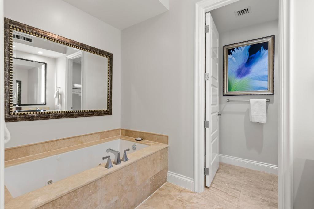Ein Badezimmer in der Unterkunft Beachside Resort &amp; Residences