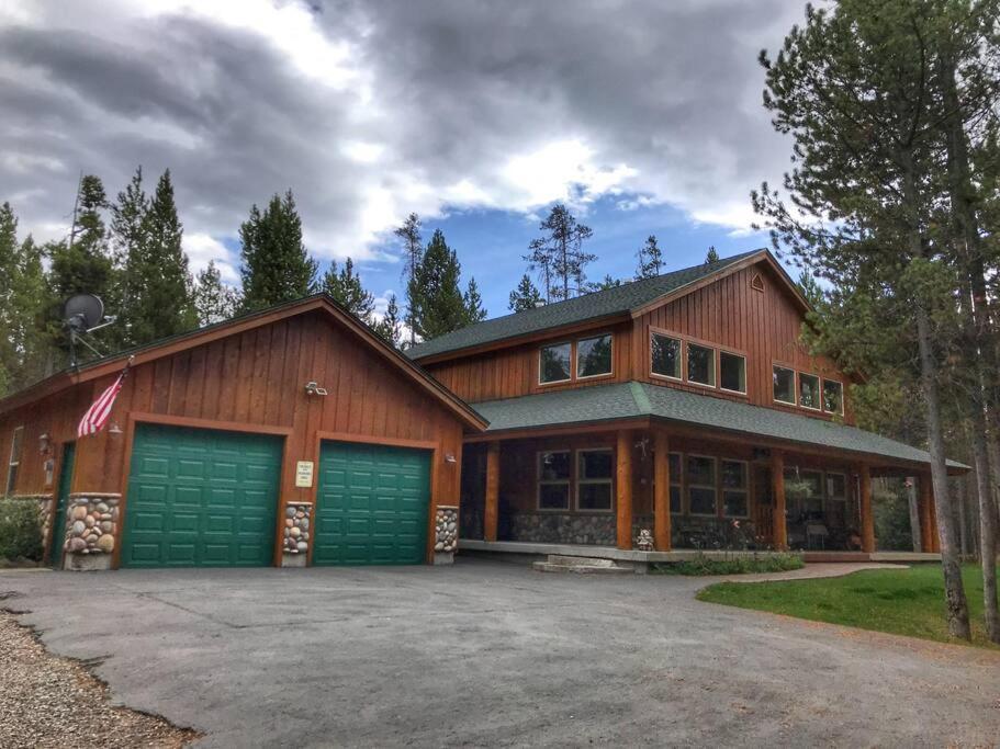 Το κτήριο όπου στεγάζεται  η παραθεριστική κατοικία