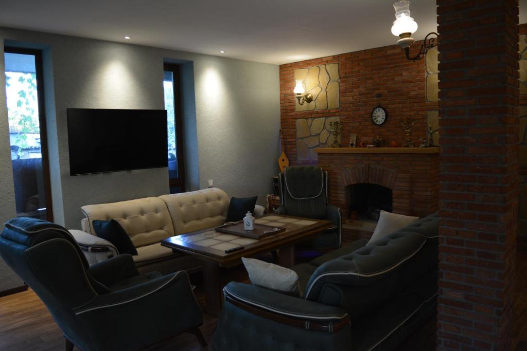 TV a/nebo společenská místnost v ubytování Velio Guest House