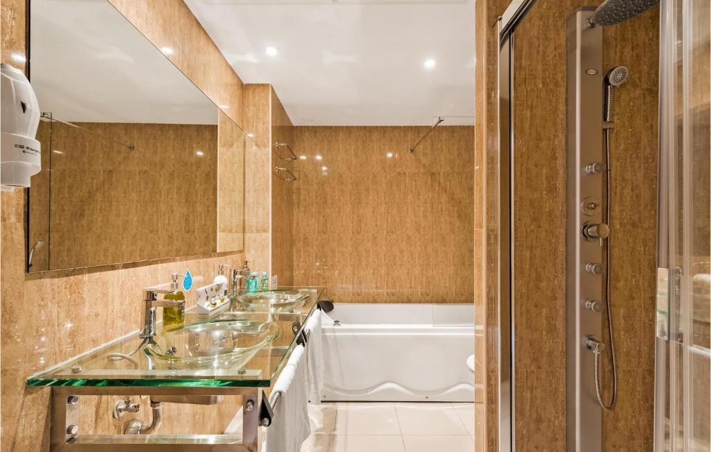 A bathroom at Beautiful Apartment In Estepona