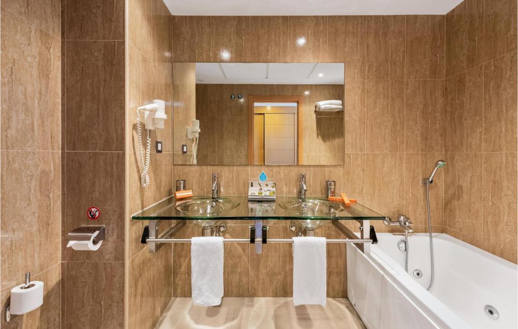 A bathroom at Beautiful Apartment In Estepona
