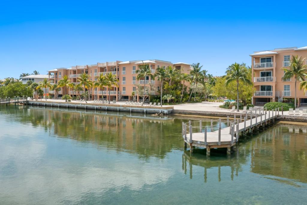 Blick auf einen Fluss in der Nähe des Resorts