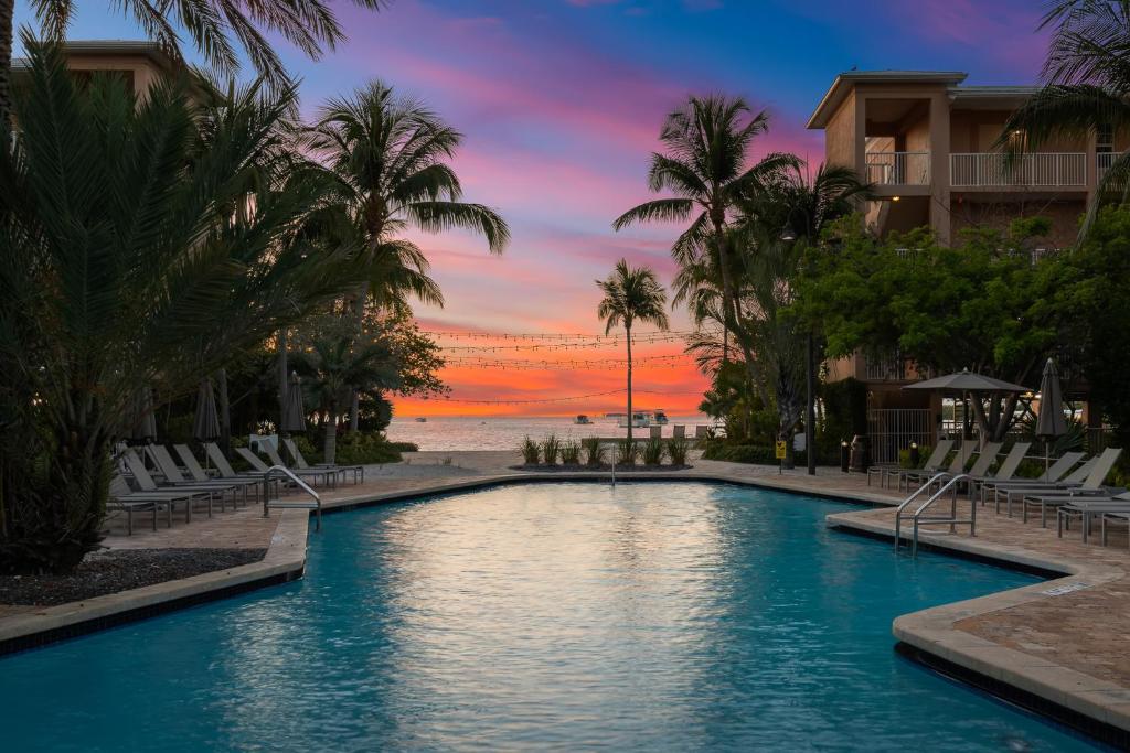 Der Swimmingpool an oder in der Nähe von Beachside Resort &amp; Residences