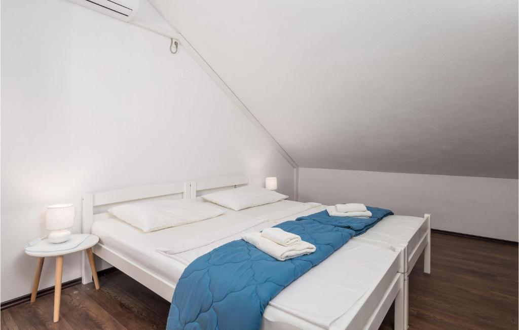 Posteľ alebo postele v izbe v ubytovaní Nice Apartment In Lukovo Sugarje