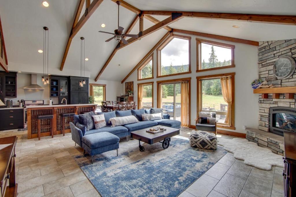 PetFriendly Cle Elum Cottage Hot Tub and Fire Pit, Cle Elum