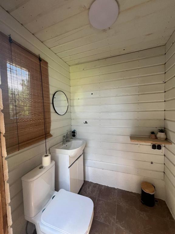 Koupelna v ubytování Glamping Rusne