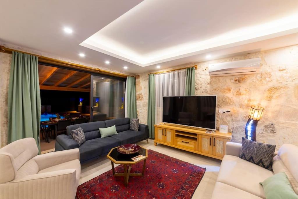 TV a/nebo společenská místnost v ubytování Villa Vita Kaş - Lüx Villa