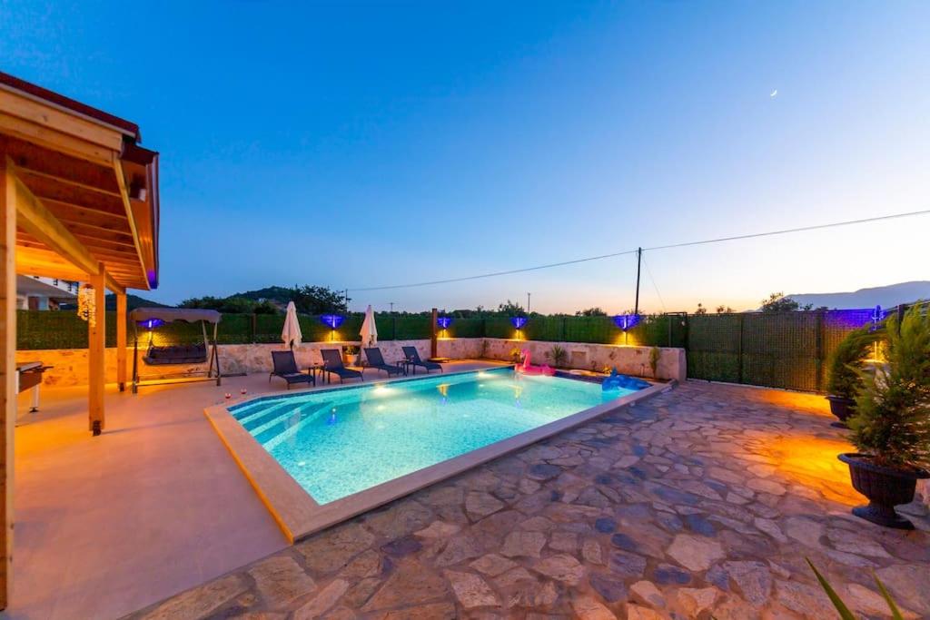 Bazén v ubytování Villa Vita Kaş - Lüx Villa nebo v jeho okolí
