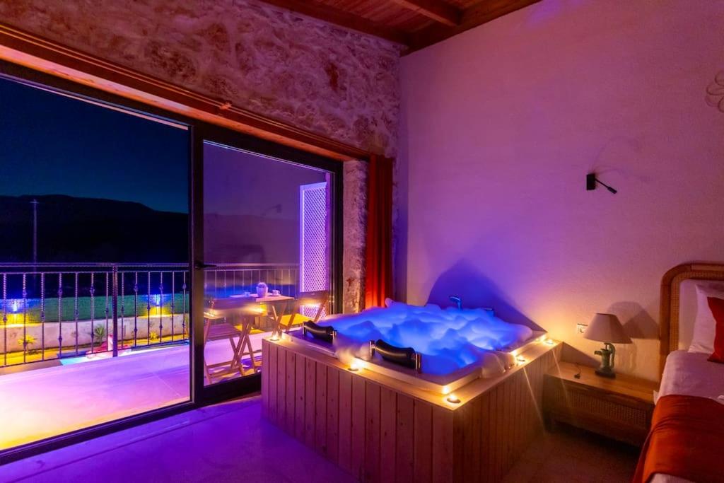 Postel nebo postele na pokoji v ubytování Villa Vita Kaş - Lüx Villa