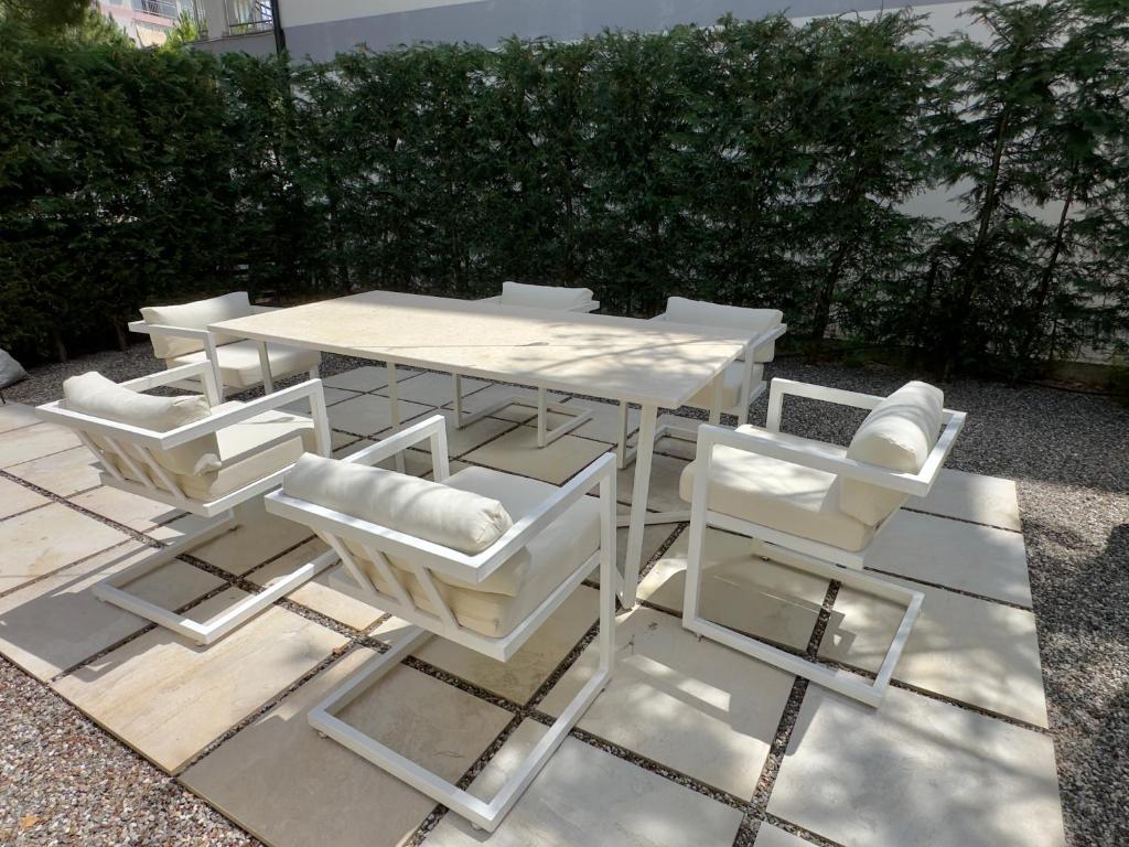 Posezení v ubytování White Beach Villa 1 - Luxury