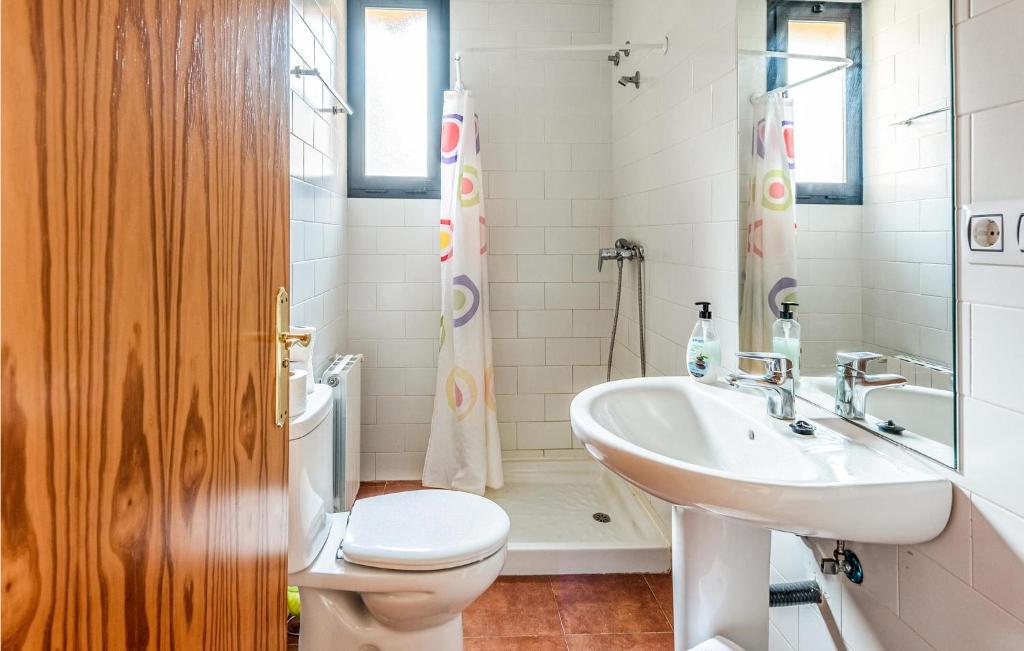 Kúpeľňa v ubytovaní Cozy Apartment In Valencia De Alcantara