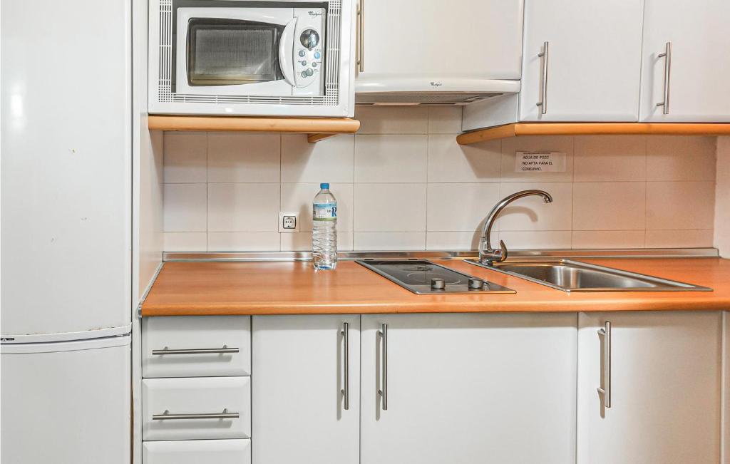Kuchyň nebo kuchyňský kout v ubytování Nice Apartment In Valencia De Alcantara