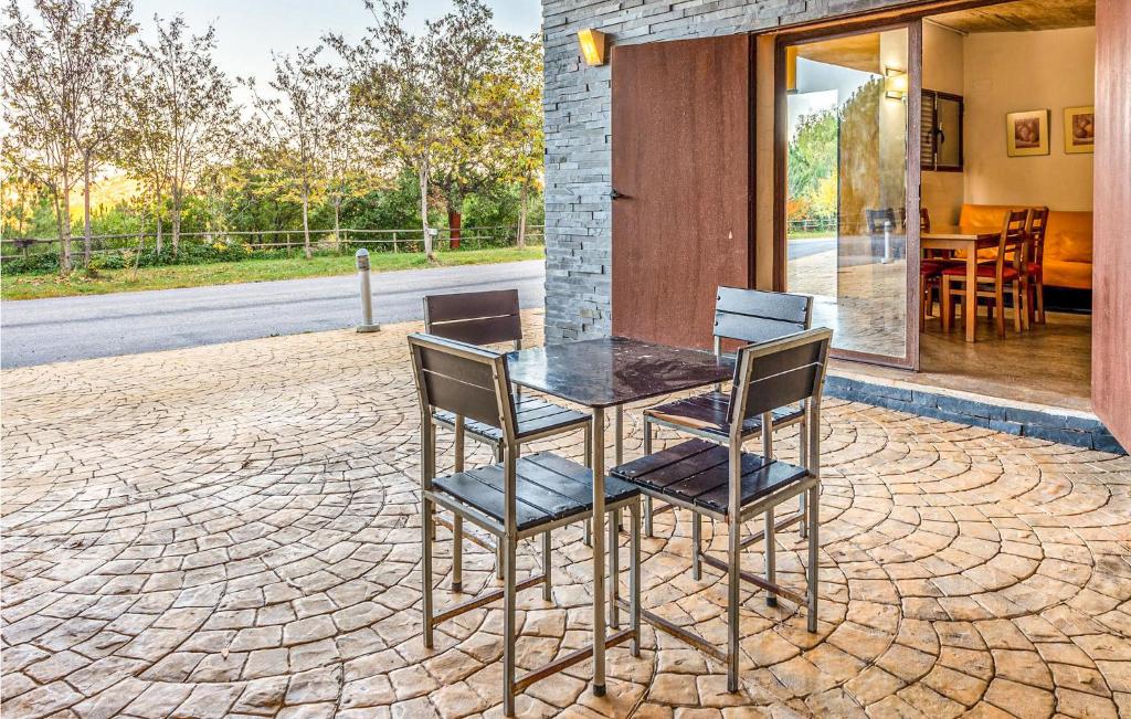 Fotografie z fotogalerie ubytování Cozy Apartment In Valencia De Alcantara v destinaci Valencia de Alcántara