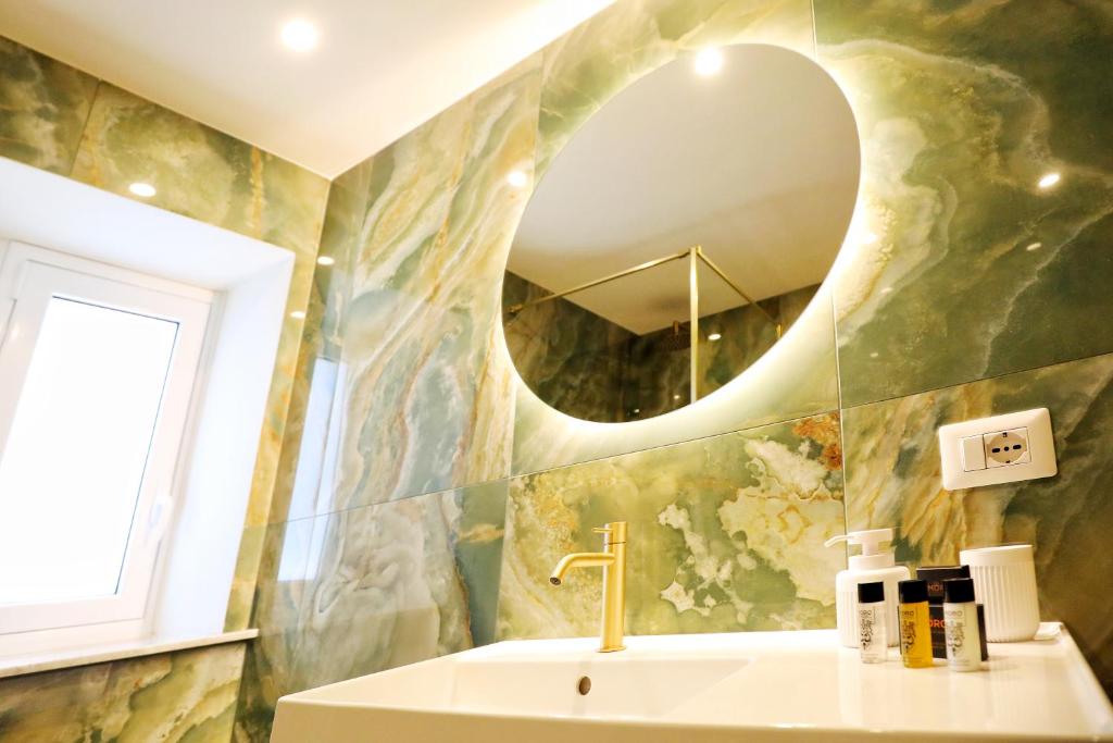 Koupelna v ubytování Teatro Suites Rooms