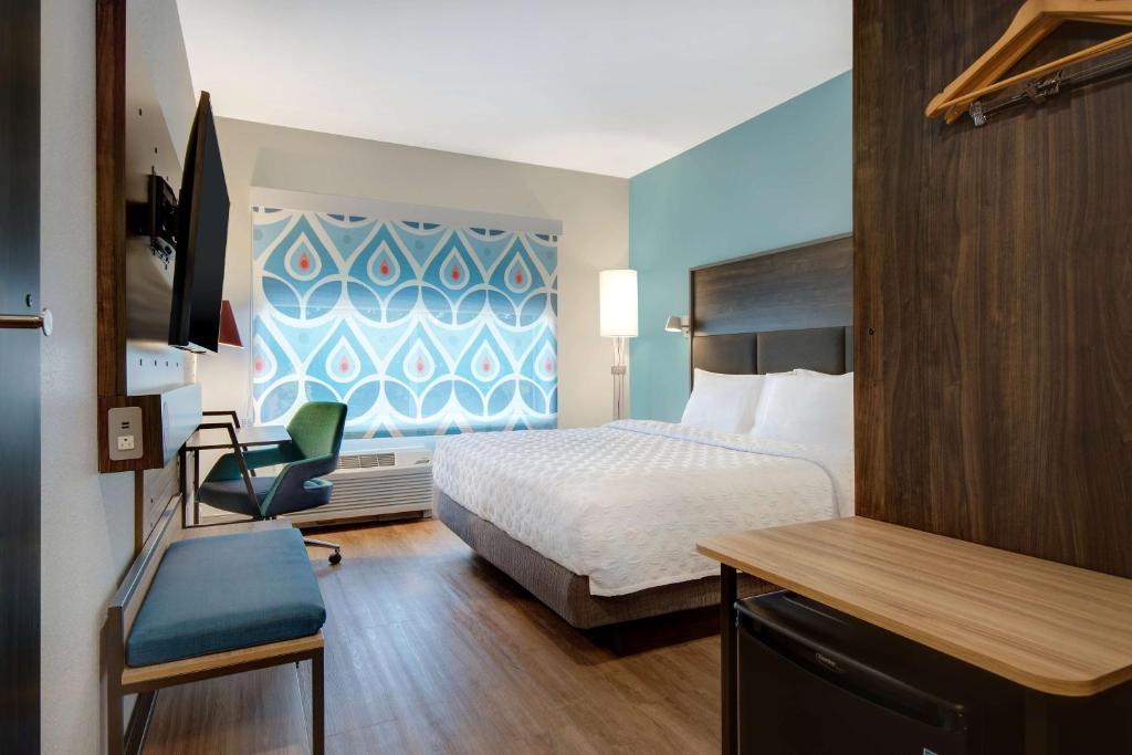Tru By Hilton Wake Forest Raleigh North - King Room With Walk-In Shower