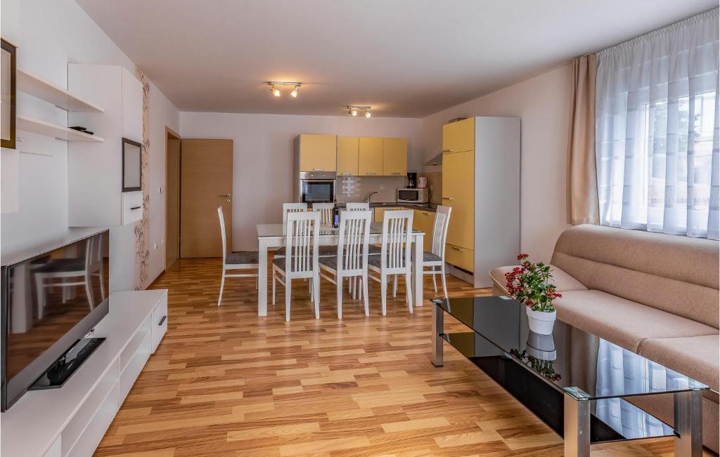 Kuchnia lub aneks kuchenny w obiekcie Apartment Medulin 04