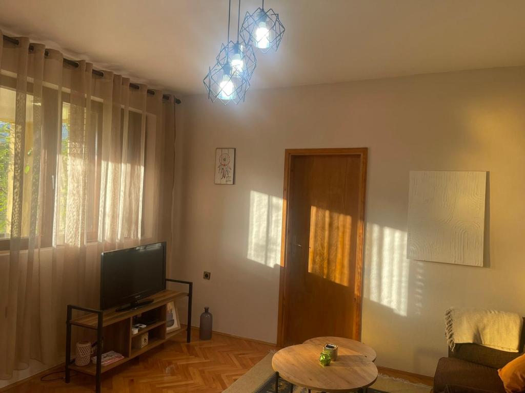 TV a/nebo společenská místnost v ubytování Green Little Cottage