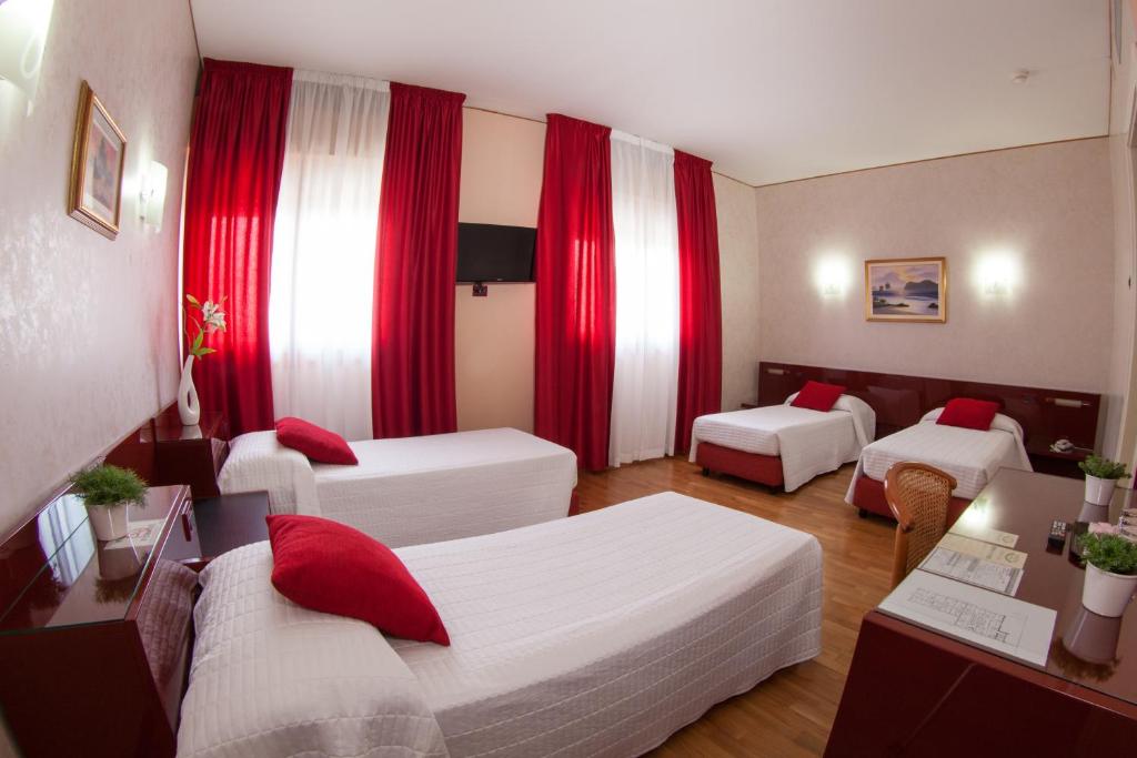 Postel nebo postele na pokoji v ubytování Hotel Master