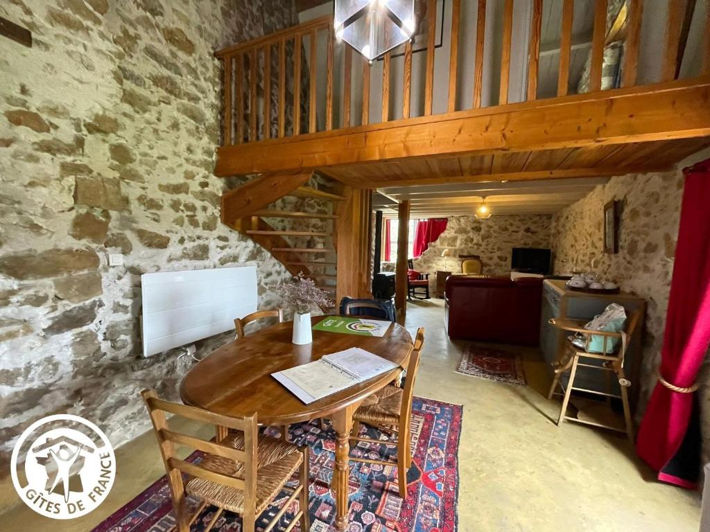 Gîte charmant avec jardin clos, proche attractions, 2 chambres, Wifi, parking, calme assuré - FR-1-426-138 - Holiday Home (4 Adults)