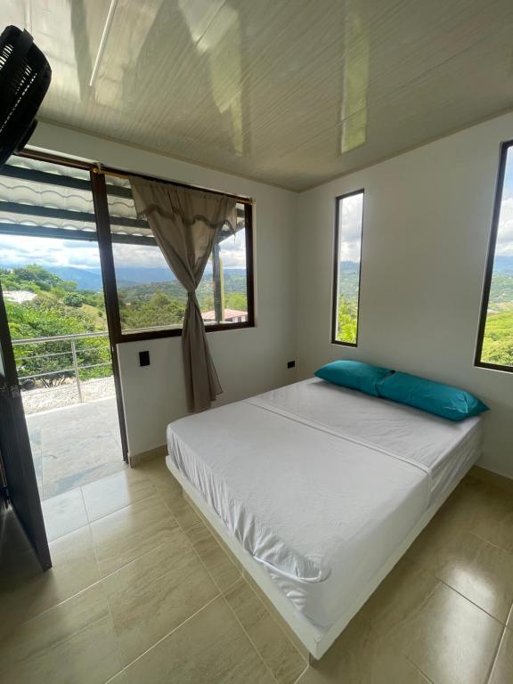Postel nebo postele na pokoji v ubytování Eco Hotel Campestre Atlantis San Joaquín La Mesa