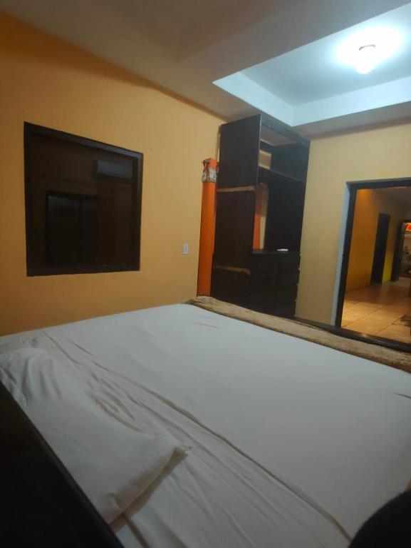 Tempat tidur dalam kamar di Cataleya Hostel
