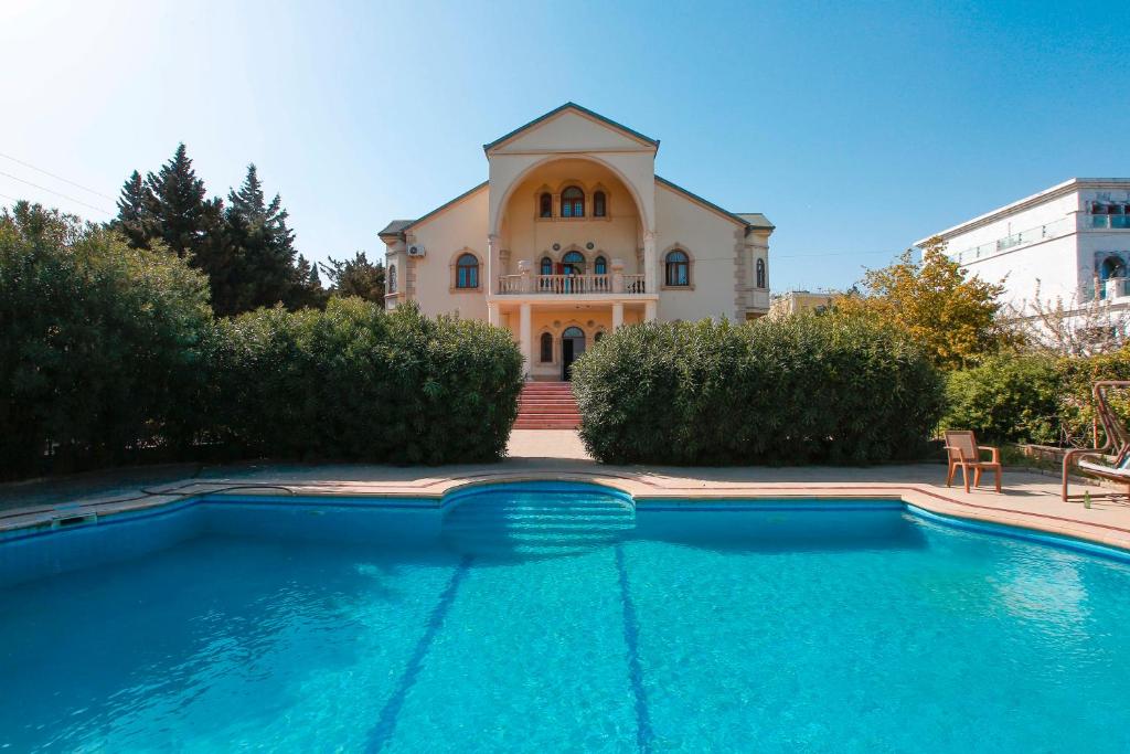 Bazén v ubytování Baku Badamdar Villa nebo v jeho okolí