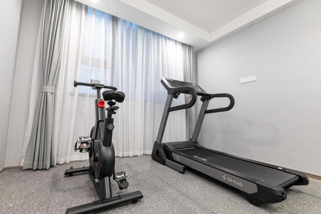 Fitness centrum a/nebo fitness zařízení v ubytování Ruilan Grandyard Hotel