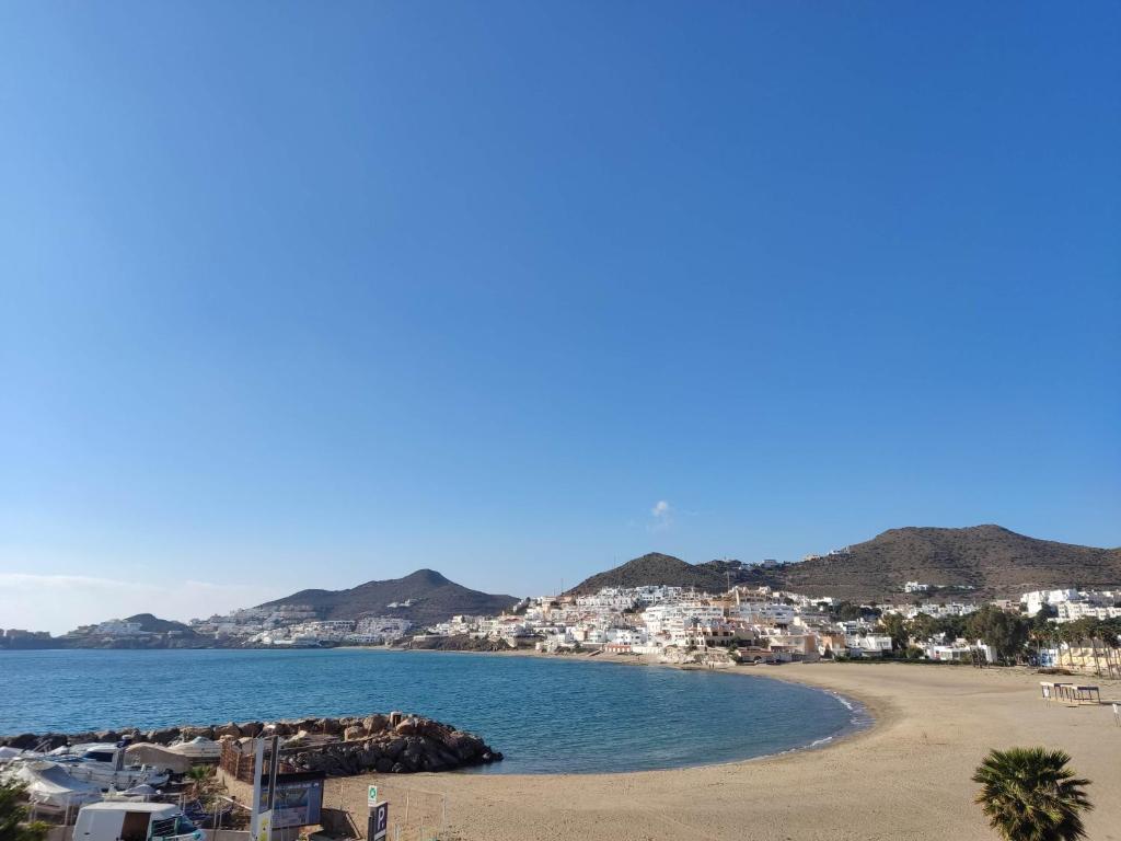 a view of a beach with houses and the ocean at Habitacion puerto 1 o 2 personas in San José
