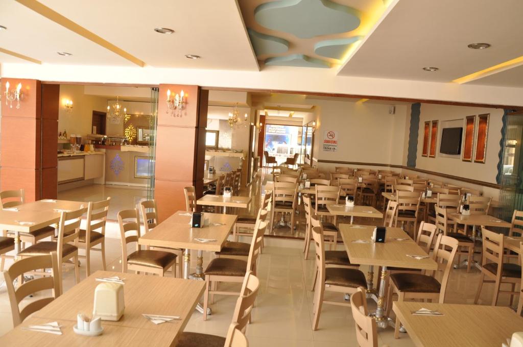 Restaurace v ubytování Grand Anzac Hotel