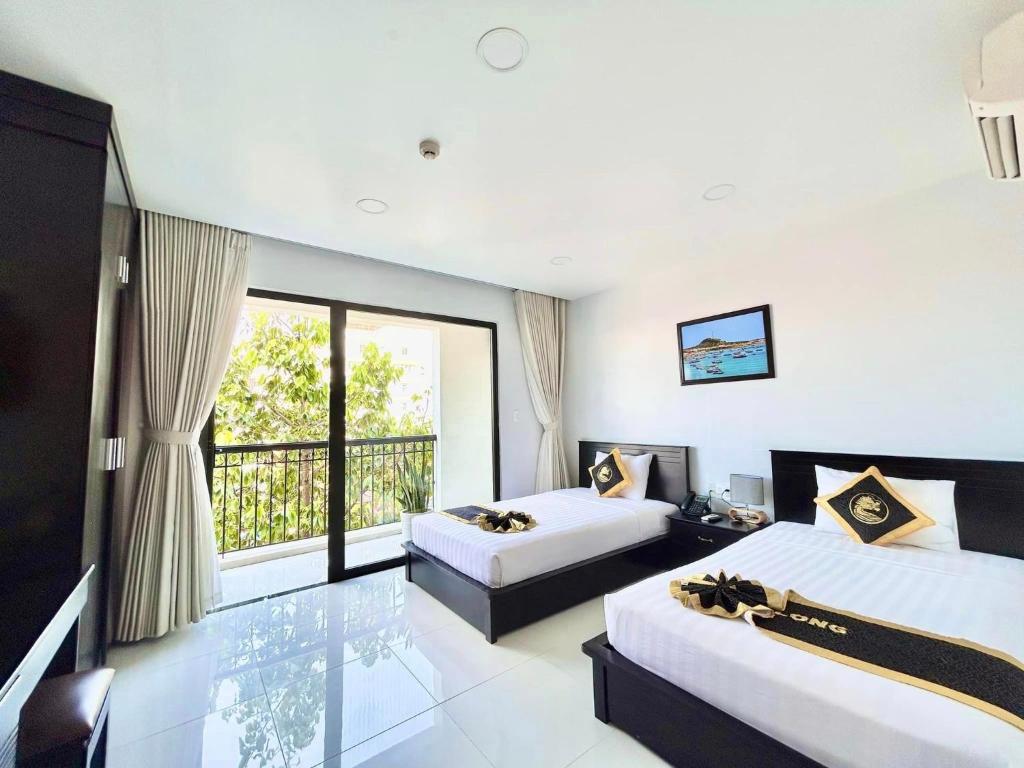 Giường trong phòng chung tại Hoang Long Hotel Phan Thiết