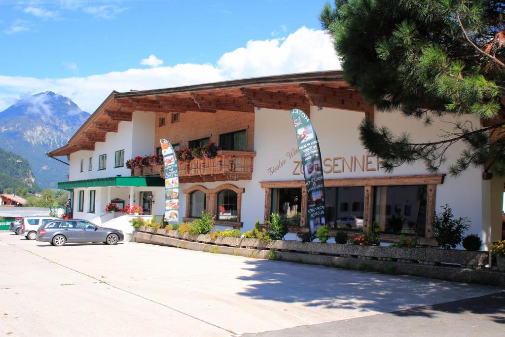 Nespecifikovaný výhled na hory nebo výhled na hory při pohledu z hotelu