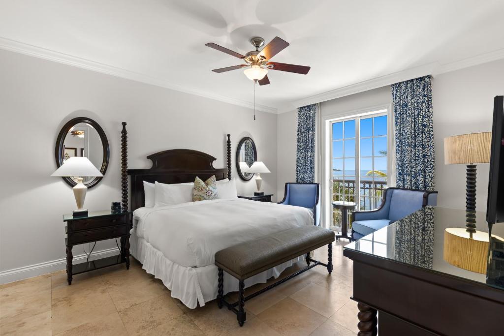 Ein Bett oder Betten in einem Zimmer der Unterkunft Beachside Resort &amp; Residences