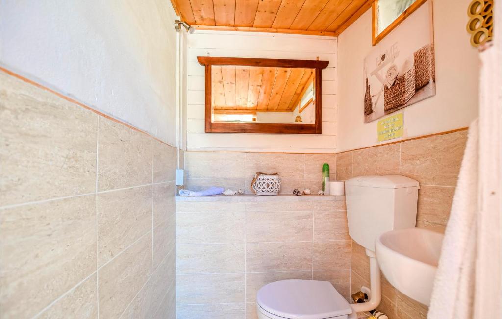 Kúpeľňa v ubytovaní Awesome Home In Camaiore With Wifi