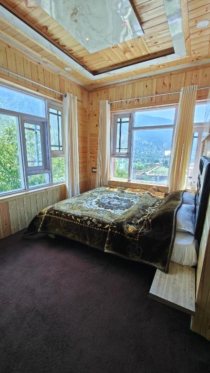 Postel nebo postele na pokoji v ubytování Footprints Sonamarg