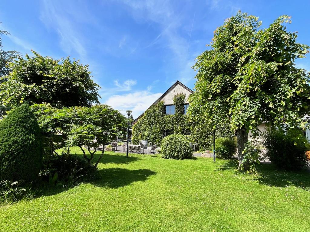 Zahrada ubytování Logis Auberge du Barrez