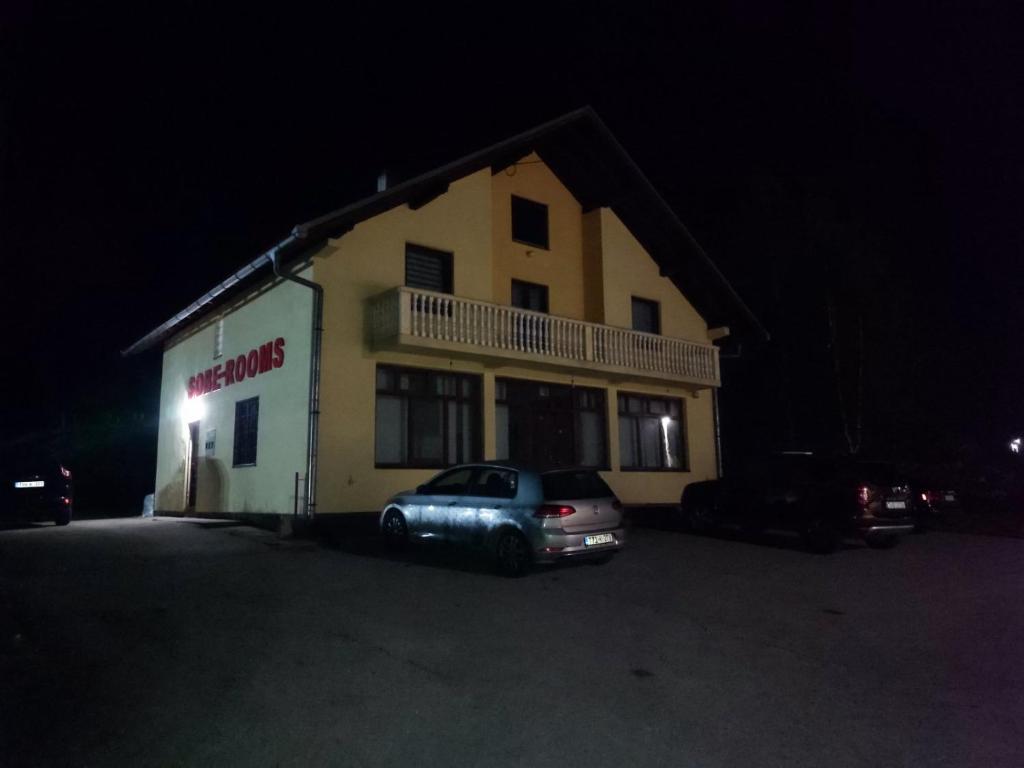 Το κτήριο όπου στεγάζεται  το διαμέρισμα
