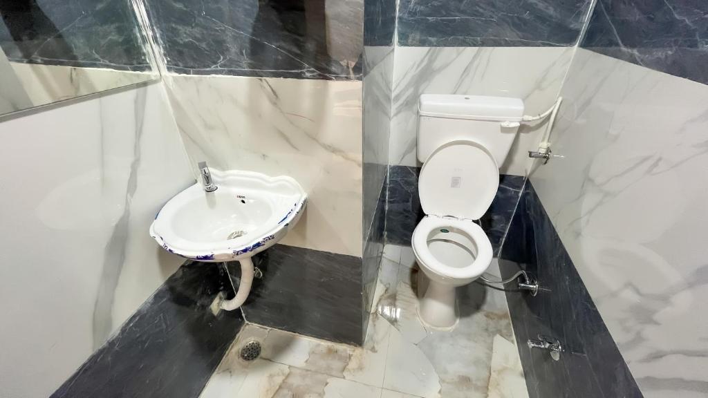 Koupelna v ubytování Hotel Abhinanadan