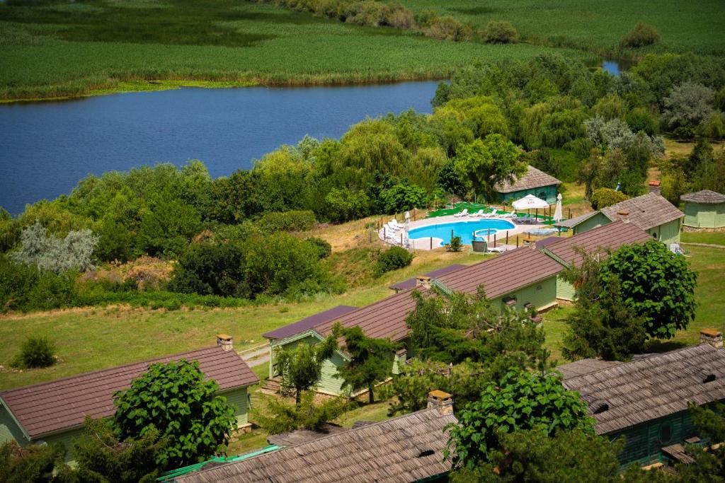 Bazén v ubytování Delta Nature Resort nebo v jeho okolí
