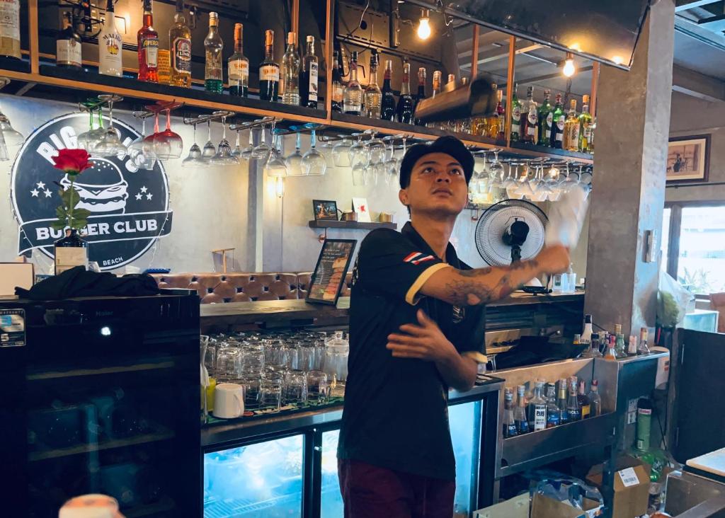 Big Boys' Bed & Burger - Patong Beach - Resim 37