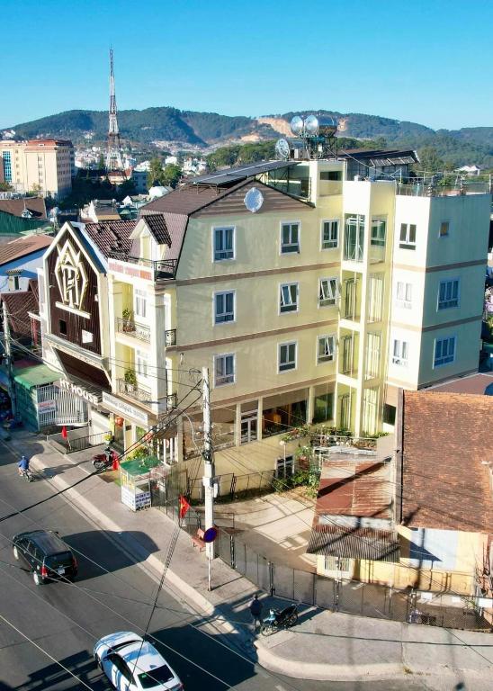 Nespecifikovaný výhled na hory nebo výhled na hory při pohledu z hotelu