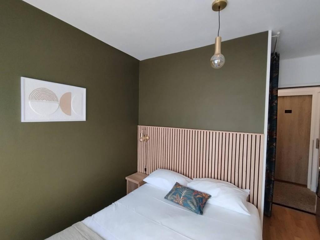 Brit Hotel des Halles - Standard Single Room