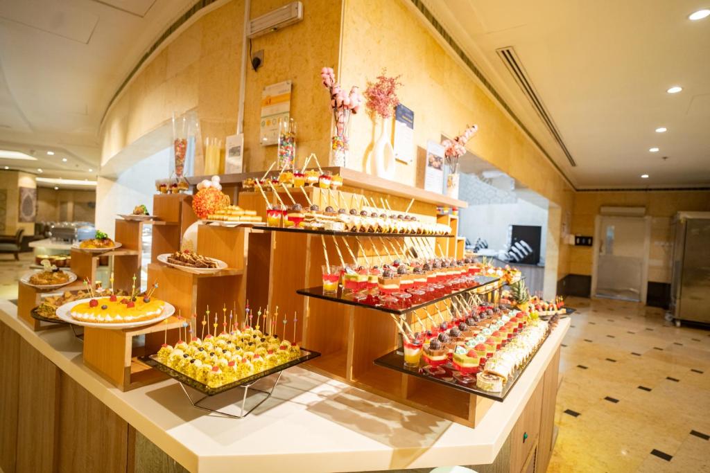 Otelde veya yakınında yiyecek