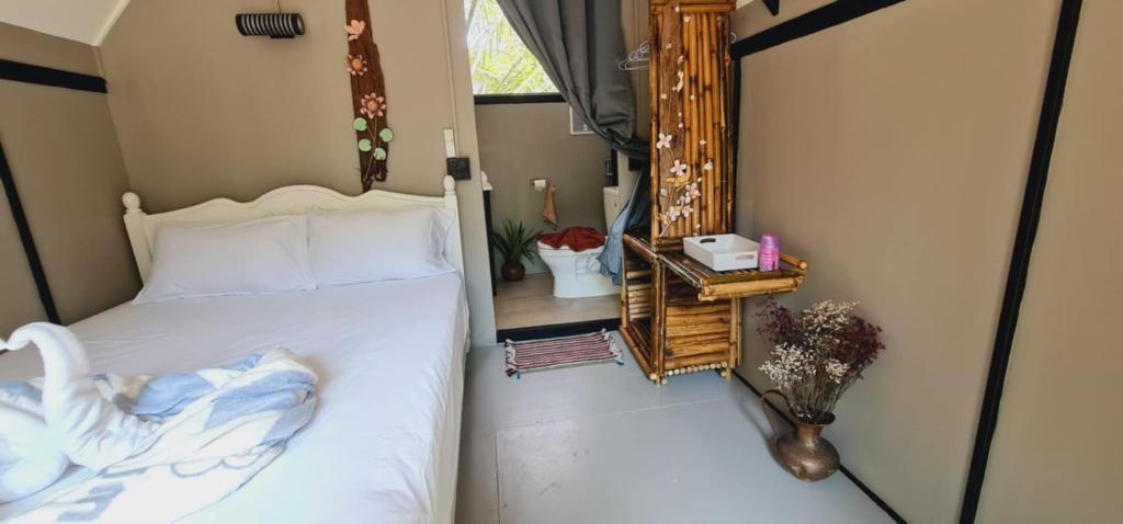 Tee Bungalow in the jungle - 1