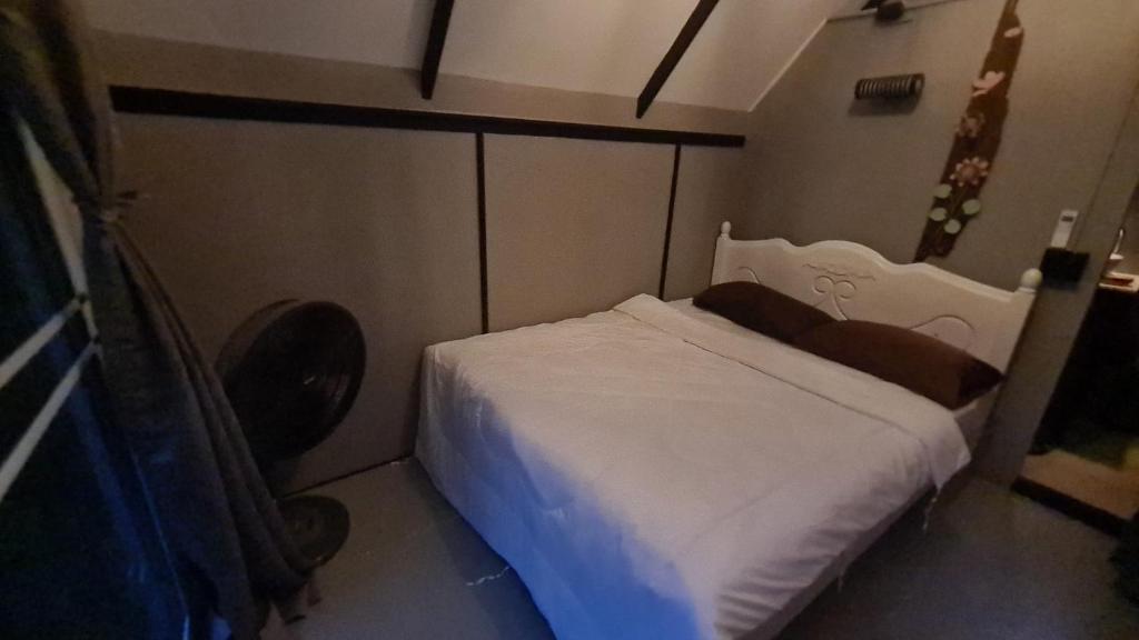 Tee Bungalow in the jungle - 2