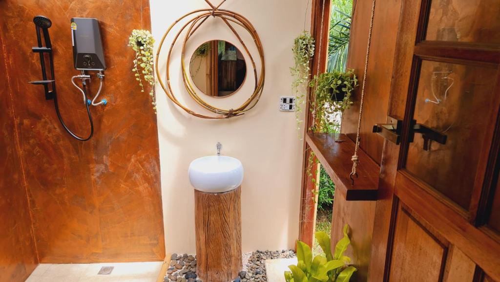 Tee Bungalow in the jungle - 18