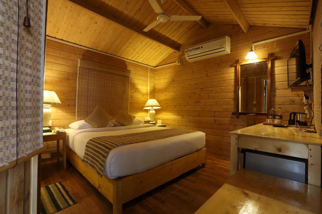 Postel nebo postele na pokoji v ubytování Lotus an Eco Resort Konark