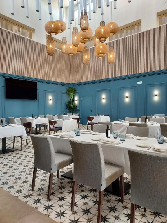 Televízia a/alebo spoločenská miestnosť v ubytovaní Hotel Don Pepo
