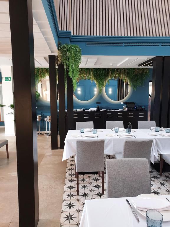 Reštaurácia alebo iné gastronomické zariadenie v ubytovaní Hotel Don Pepo