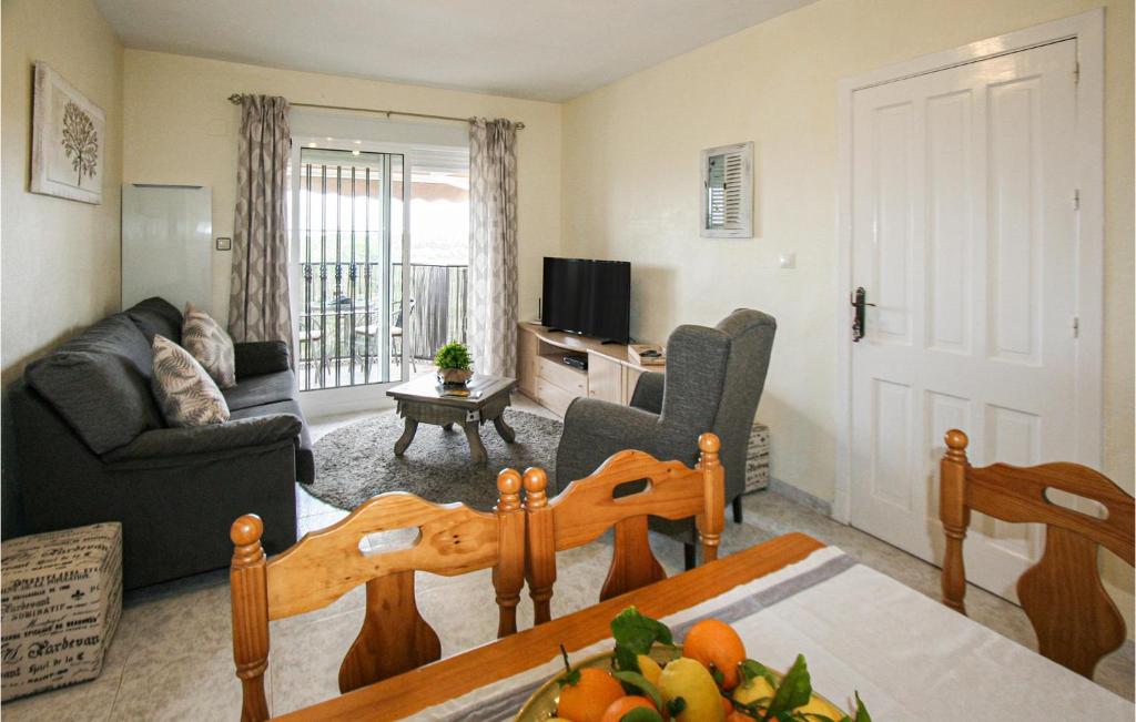 TV a/nebo společenská místnost v ubytování Stunning Apartment In Torrevieja