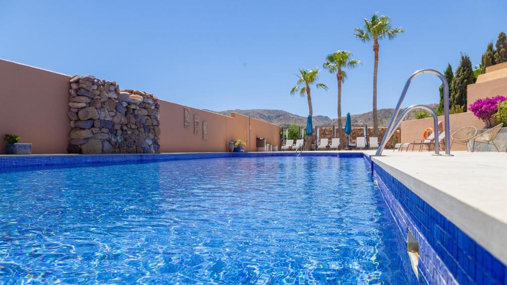 Bazén v ubytování Hotel de Naturaleza Rodalquilar & Spa Cabo de Gata nebo v jeho okolí